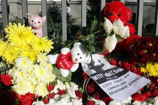 Flowers in memory of Airbus A321 crash victims near Russian embassies in foreign countries