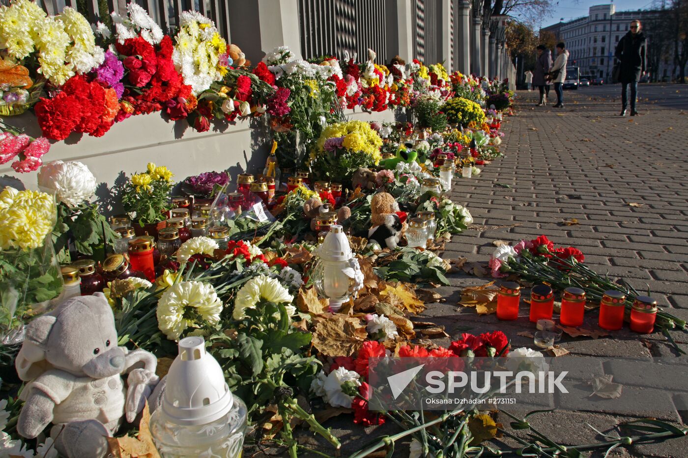 Flowers in memory of Airbus A321 crash victims near Russian embassies in foreign countries