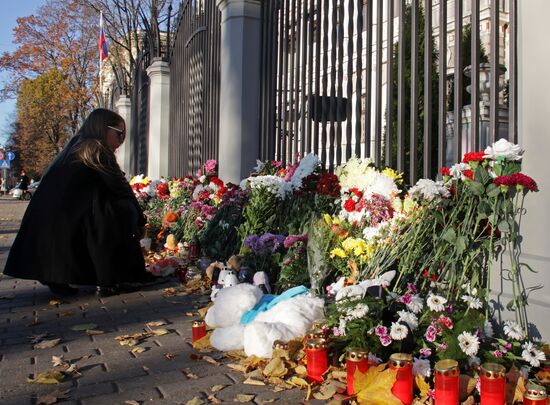 Flowers in memory of Airbus A321 crash victims near Russian embassies in foreign countries