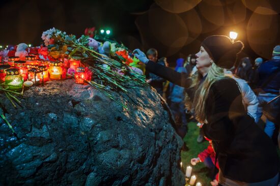Action in memory of A-321 crash victims in cities of Russia