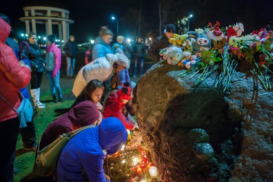 Action in memory of A-321 crash victims in cities of Russia