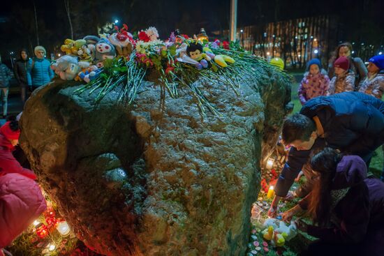 Action in memory of A-321 crash victims in cities of Russia