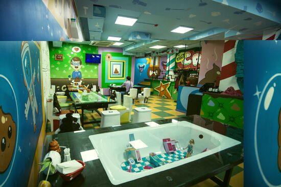 Crazy Toilet cafe opens in Moscow