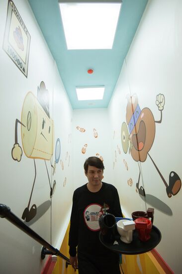 Crazy Toilet cafe opens in Moscow