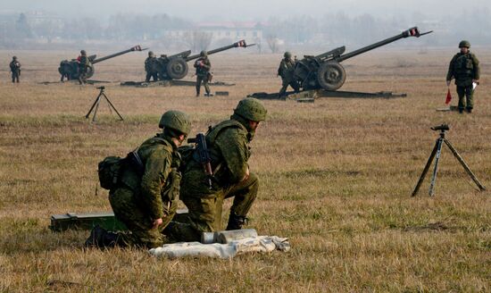 Combined tactical artillery and reconnaissance units exercise