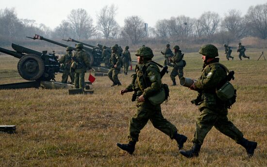 Combined tactical artillery and reconnaissance units exercise