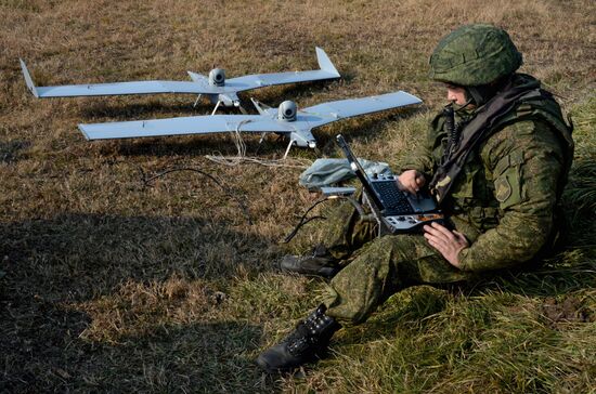 Combined tactical artillery and reconnaissance units exercise
