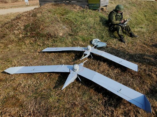 Combined tactical artillery and reconnaissance units exercise