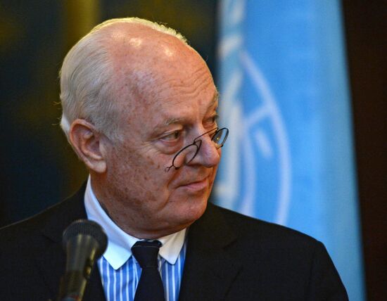 Russian FM Sergey Lavrov meets with UN Special Envoy for Syria de Mistura