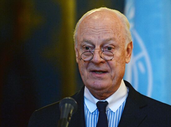 Russian FM Sergey Lavrov meets with UN Special Envoy for Syria de Mistura
