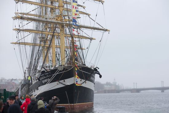 Krusenstern training ship arrives in St. Petersburg port