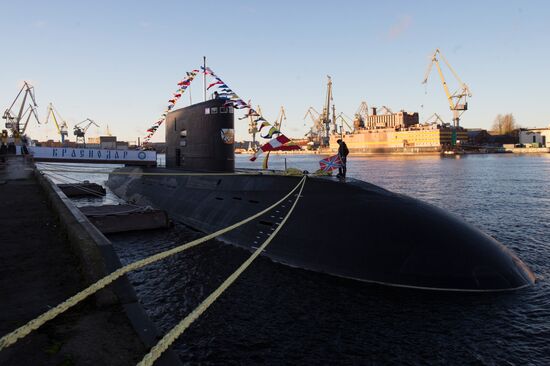 Russian Navy receives submarine Krasnodar