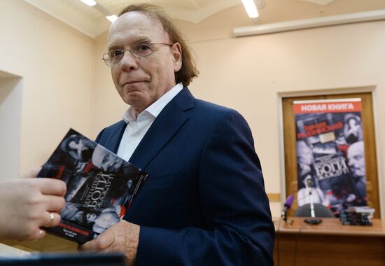 Edward Radzinsky presents his book