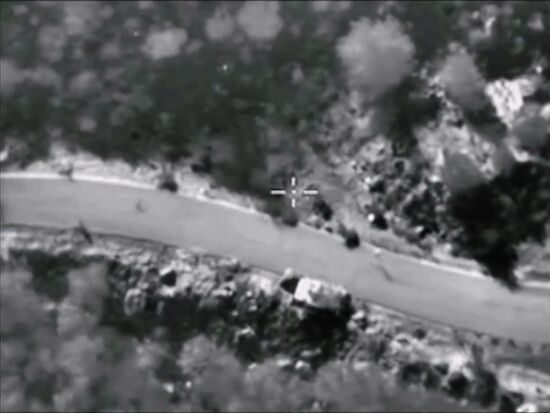 Russian airstikes hit Islamic State positions in Syria
