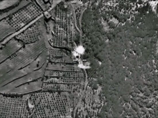 Russian airstikes hit Islamic State positions in Syria