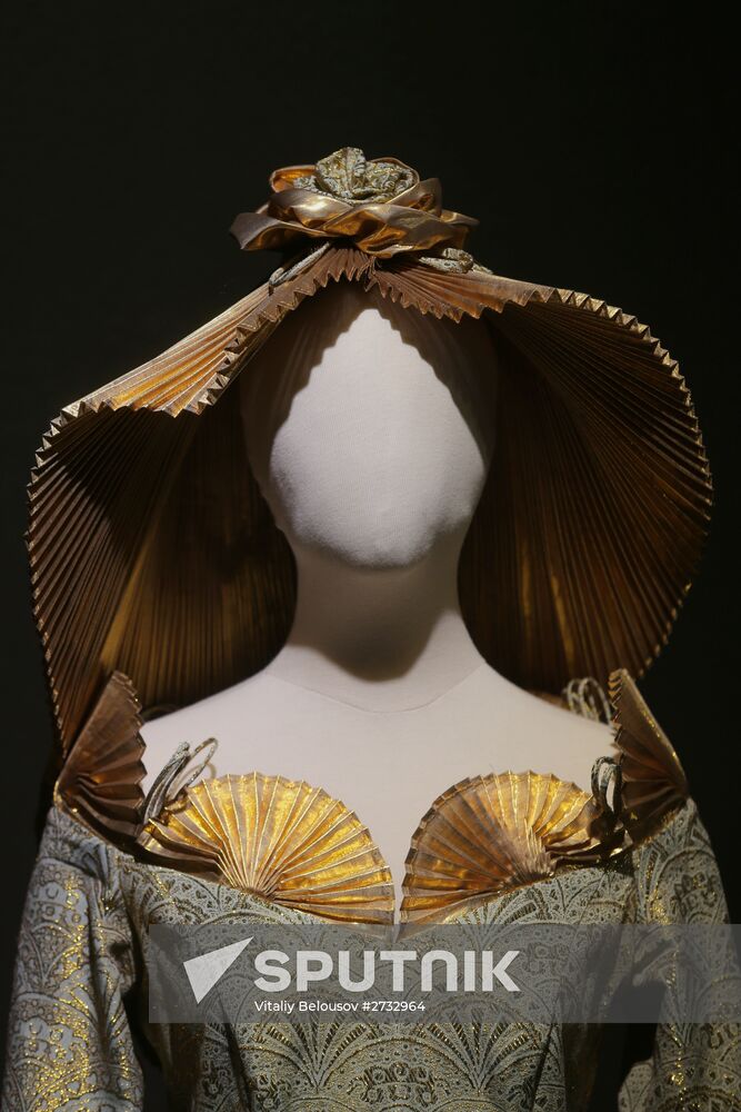 Exhibition "100 Years of Fashion in Russia: 1915-2015. Pieces from Alexander Vasilyev's Collection"