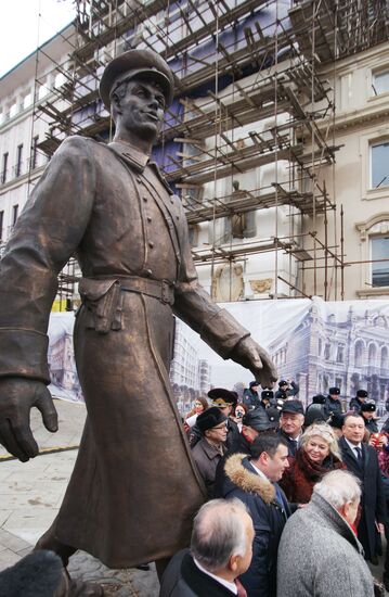 ZurabTsereteli's Uncle Styopa sculpture unveiled in Samara