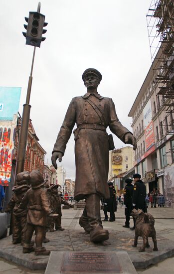 ZurabTsereteli's Uncle Styopa sculpture unveiled in Samara