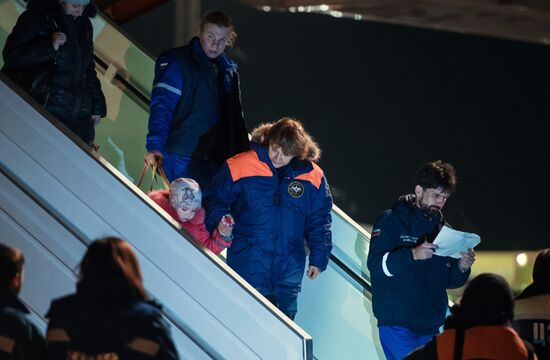 Emergencies Ministry aircraft delivers seriously ill children from Donetsk and Lugansk regions to Moscow