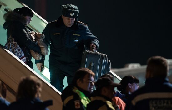 Emergencies Ministry aircraft delivers seriously ill children from Donetsk and Lugansk regions to Moscow