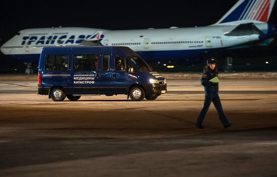 Emergencies Ministry aircraft delivers seriously ill children from Donetsk and Lugansk regions to Moscow