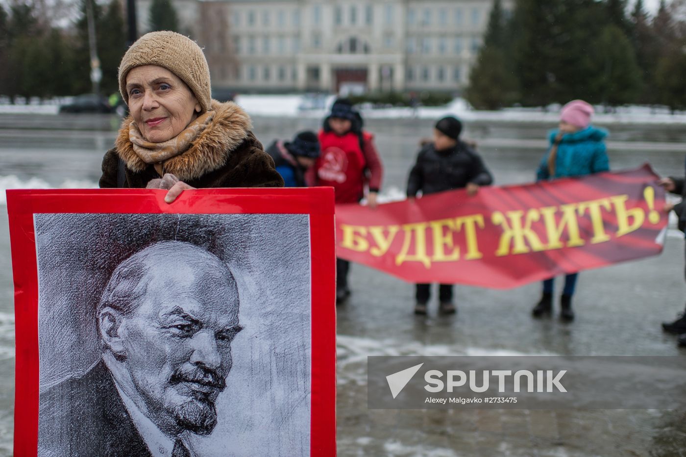 Marches and rallies mark 98th anniversary of October Revolution