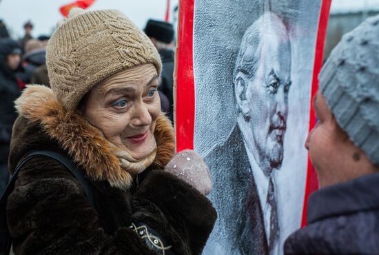 Marches and rallies mark 98th anniversary of October Revolution