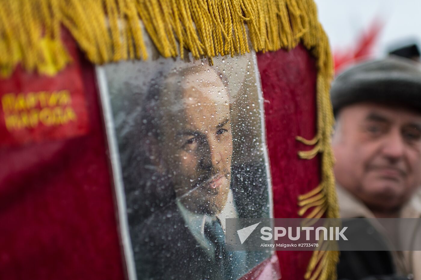 Marches and rallies mark 98th anniversary of October Revolution