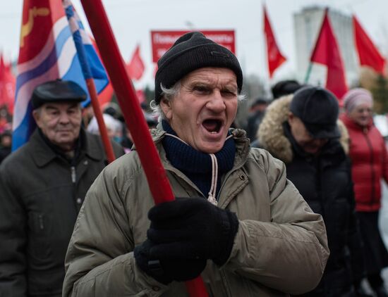 Marches and rallies mark 98th anniversary of October Revolution