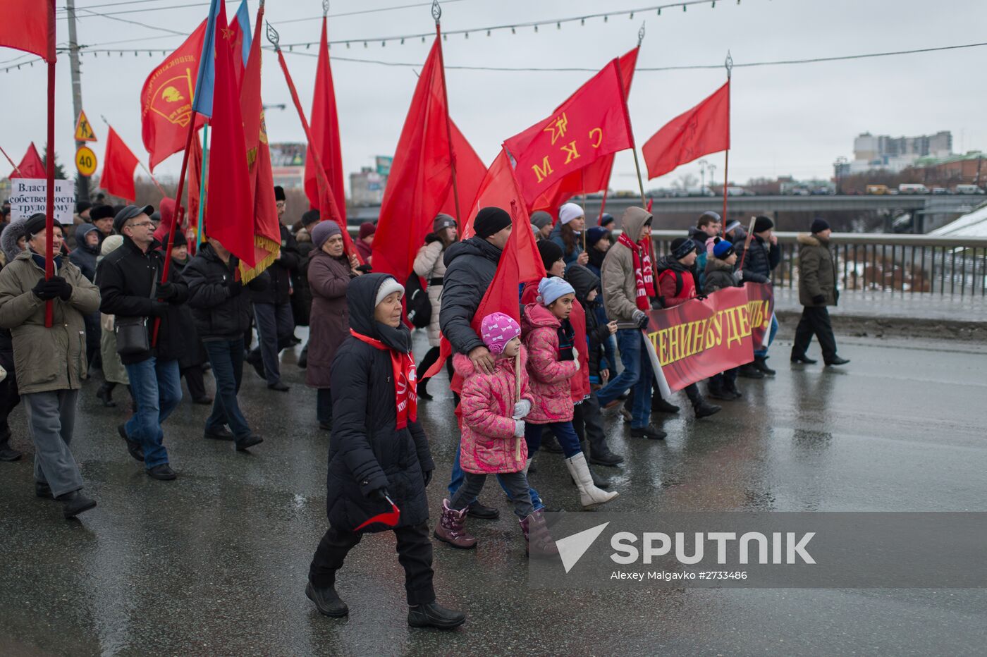 Marches and rallies mark 98th anniversary of October Revolution