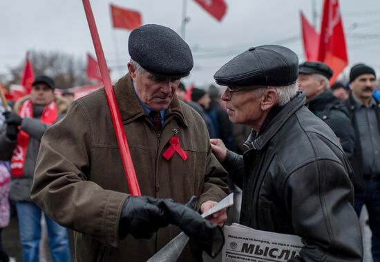 Marches and rallies mark 98th anniversary of October Revolution