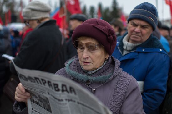 Marches and rallies mark 98th anniversary of October Revolution