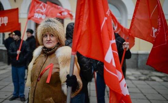 Marches and rallies mark 98th anniversary of October Revolution