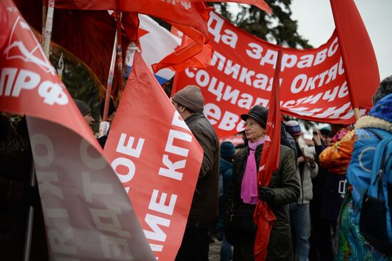 Marches and rallies mark 98th anniversary of October Revolution