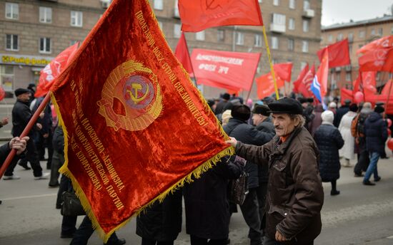 Marches and rallies mark 98th anniversary of October Revolution