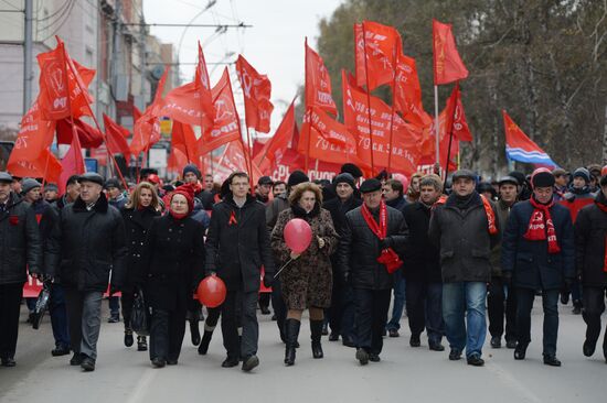 Marches and rallies mark 98th anniversary of October Revolution