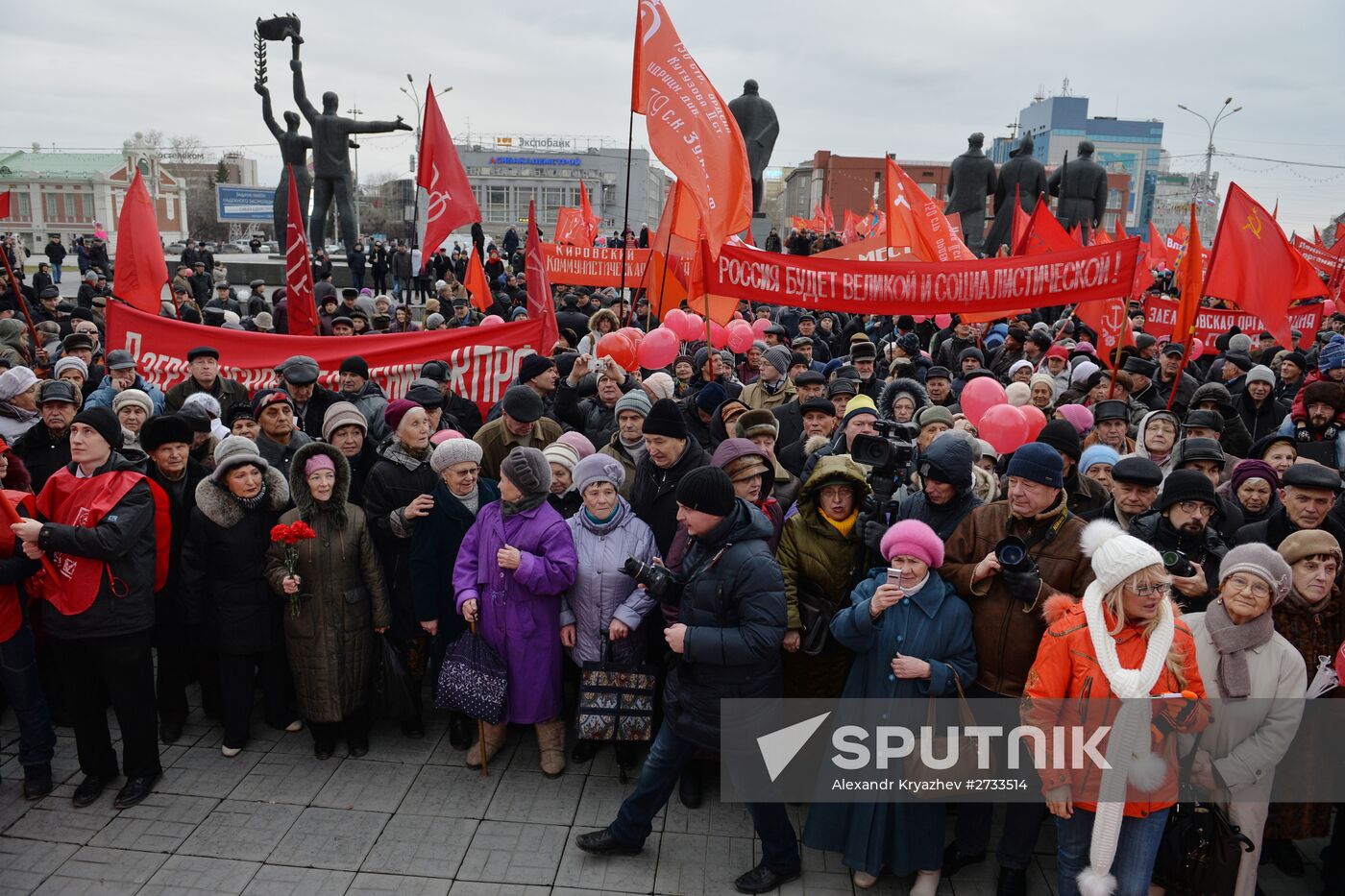 Marches and rallies mark 98th anniversary of October Revolution