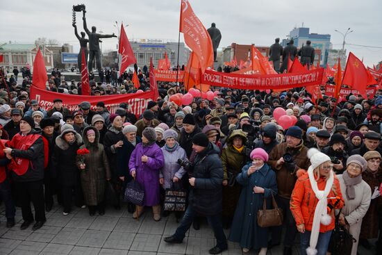 Marches and rallies mark 98th anniversary of October Revolution