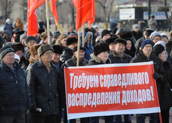 Marches and rallies mark 98th anniversary of October Revolution