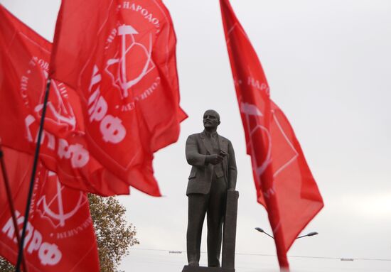 Marches and rallies mark 98th anniversary of October Revolution