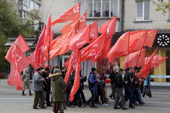 Marches and rallies mark 98th anniversary of October Revolution