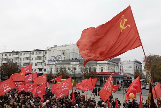 Marches and rallies mark 98th anniversary of October Revolution