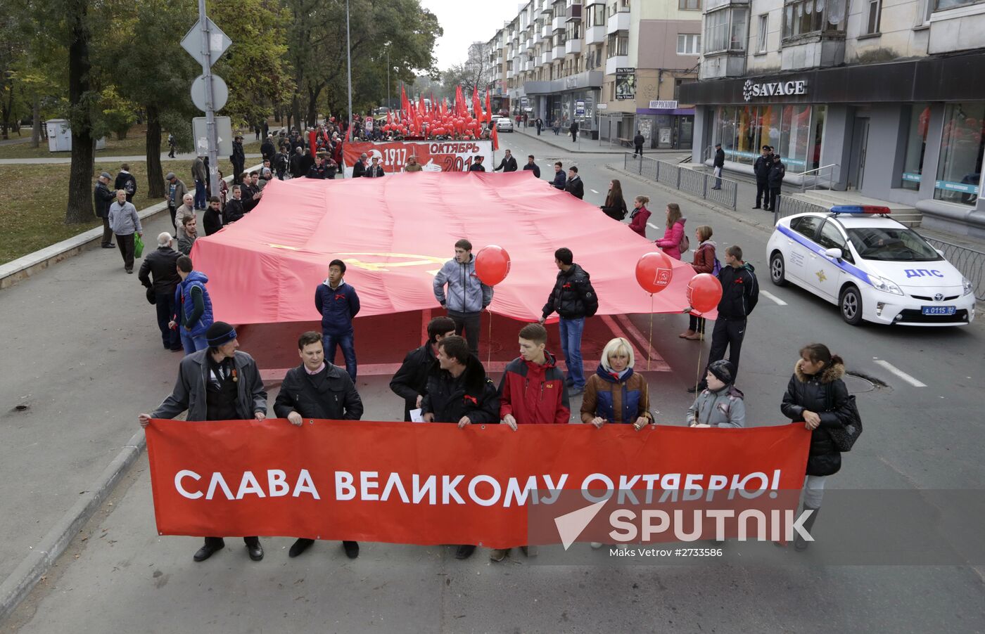 Marches and rallies mark 98th anniversary of October Revolution