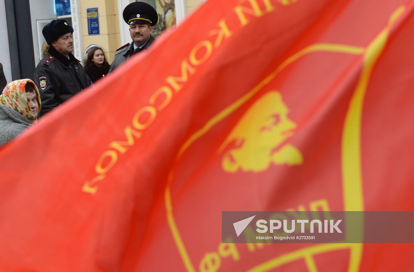 Marches and rallies mark 98th anniversary of October Revolution