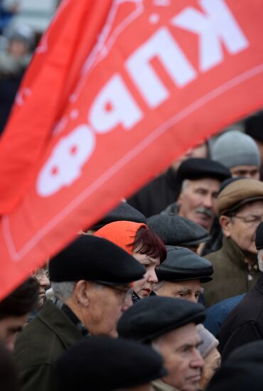 Marches and rallies mark 98th anniversary of October Revolution