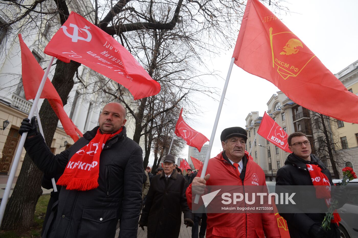 Marches and rallies mark 98th anniversary of October Revolution