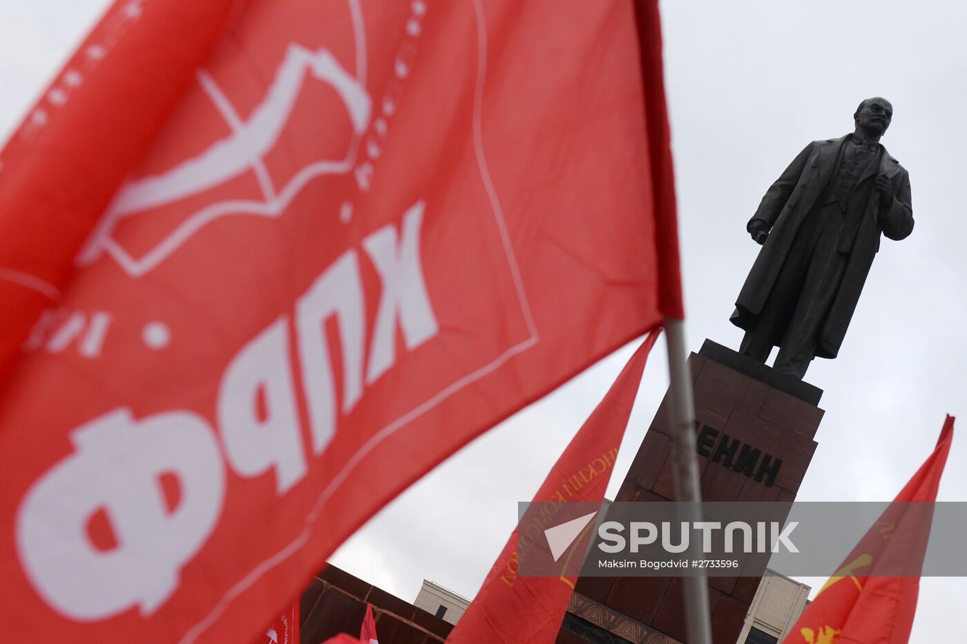 Marches and rallies mark 98th anniversary of October Revolution