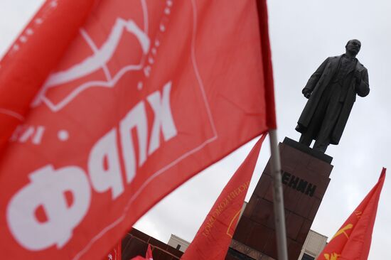 Marches and rallies mark 98th anniversary of October Revolution