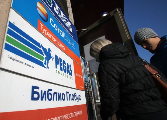 Russia suspends flights to Egypt