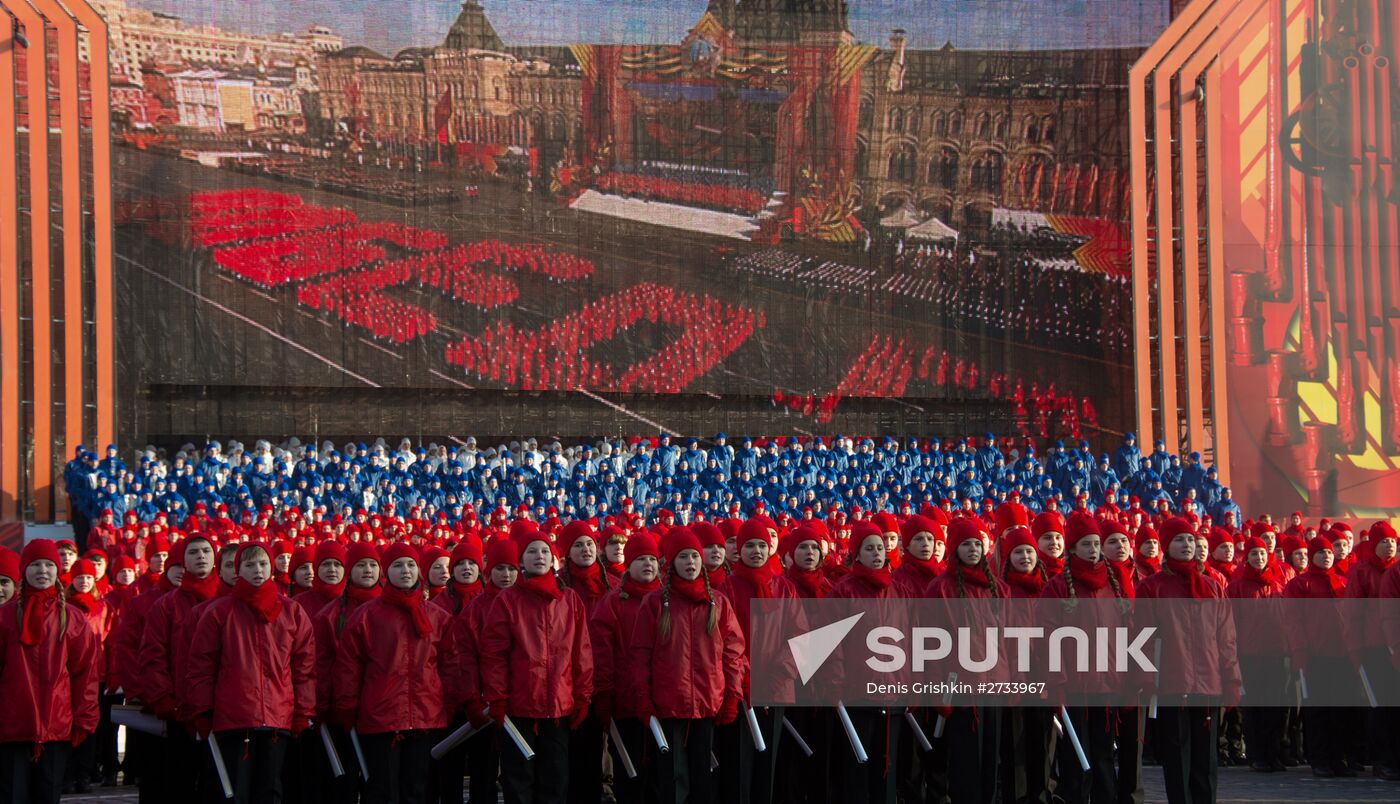 Ceremonial march commemorating legendary 1941 parade